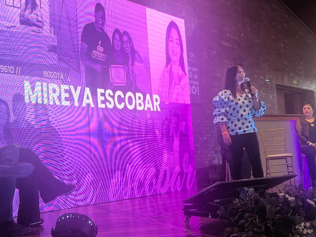 Mireya Escobar, trayectoria